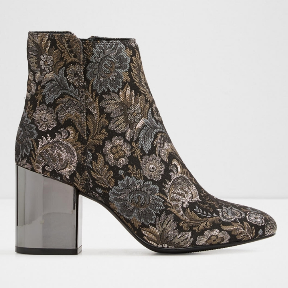 ALDO ankle boots <size 8>